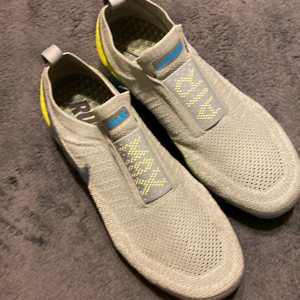 NIKE VAPORMAX SIZE 12